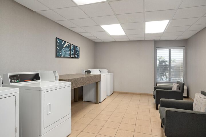 Homewood Suites by Hilton Fort Myers Airport / FGCU