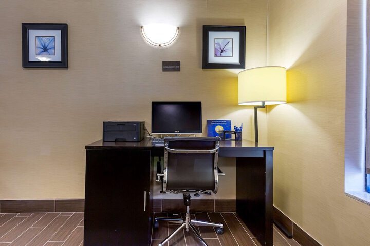 Business Center 34 of 35