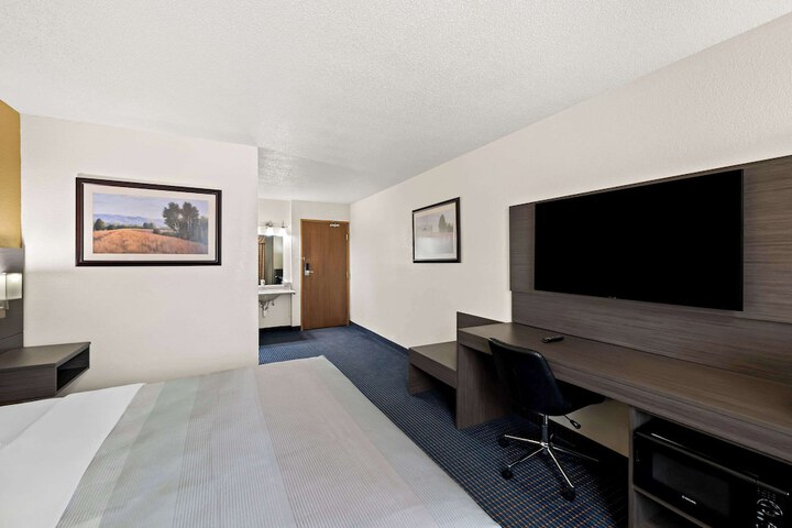Room 26 of 61
