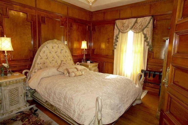 Room 17 of 34