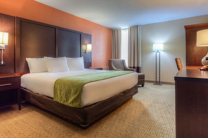 Room 32 of 68