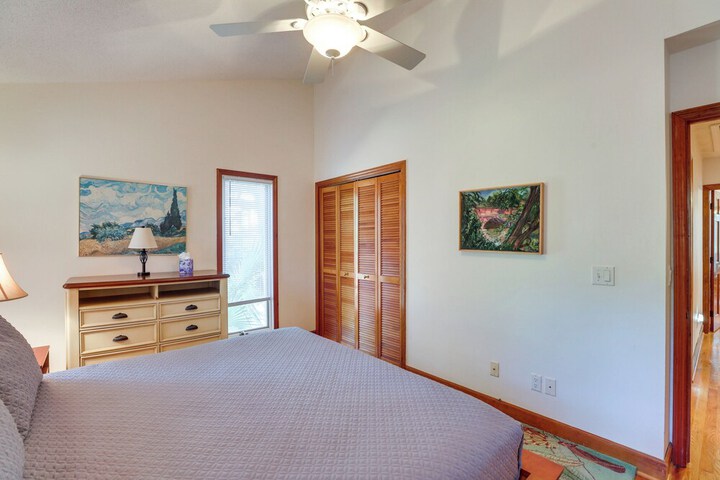 Spacious Kiawah Island Home w / Deck Walk to Beach