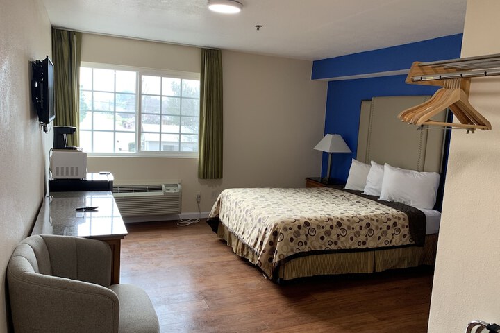 Room 12 of 40