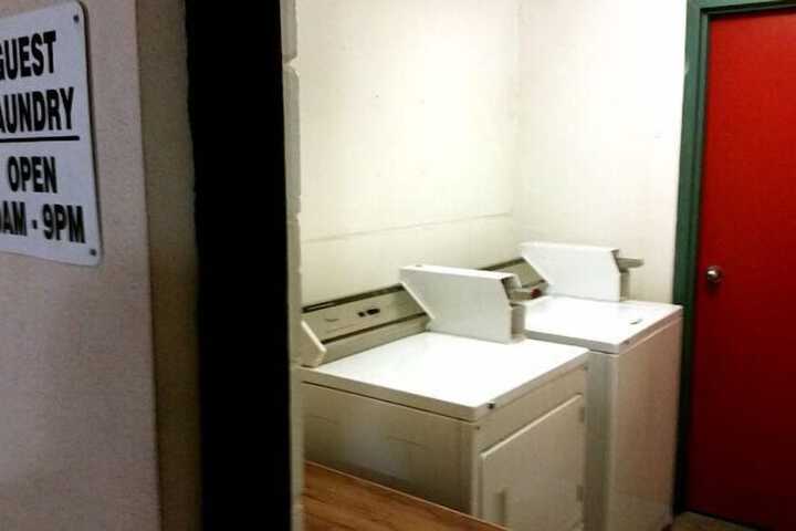 Relax Inn & Suites