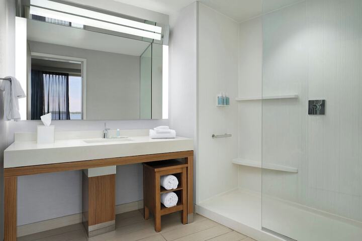 Courtyard by Marriott Erie Bayfront