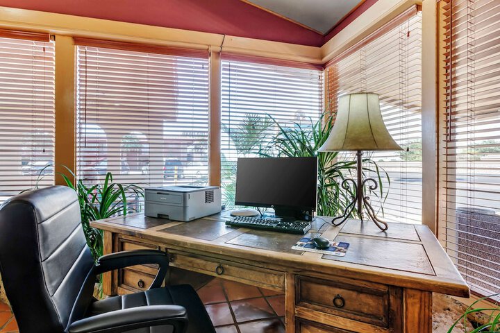 Business Center 37 of 38