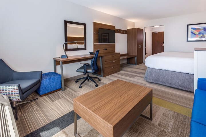 Holiday Inn Express & Suites Rice Lake by IHG