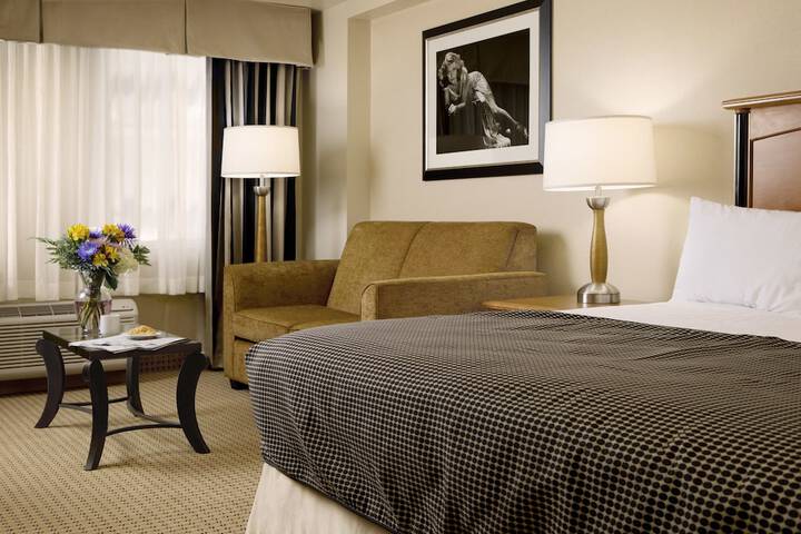 Room 5 of 17