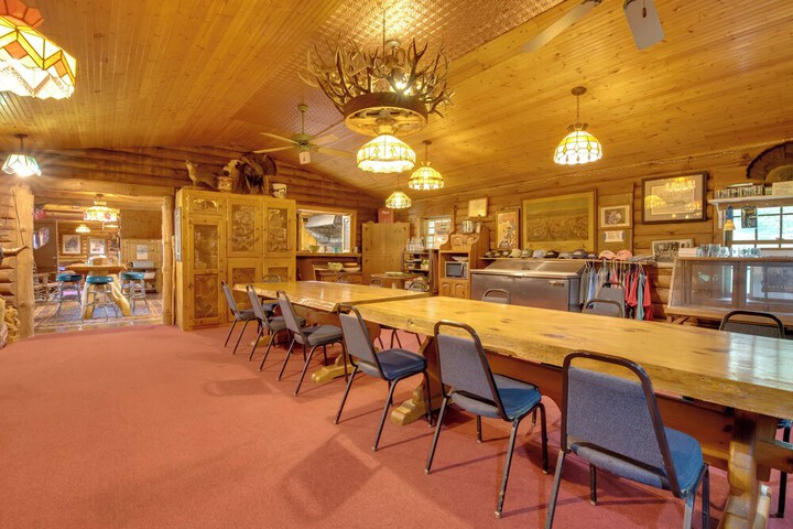 Handcrafted Log Cabin in Candor: Group Getaway!