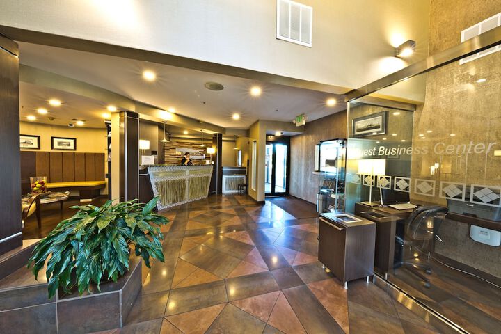 Business Center 42 of 46