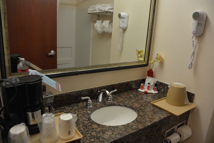 Super 8 by Wyndham Austin / Airport South