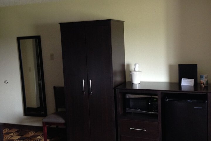 AmericInn by Wyndham Elkhorn Near Lake Geneva