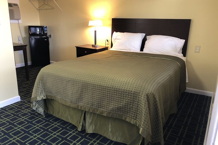 Room 9 of 18