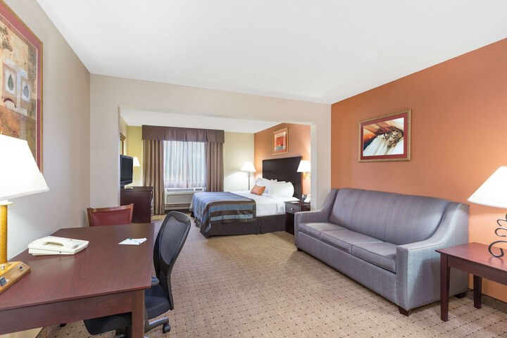 Room 8 of 15