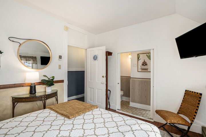 Room 85 of 128