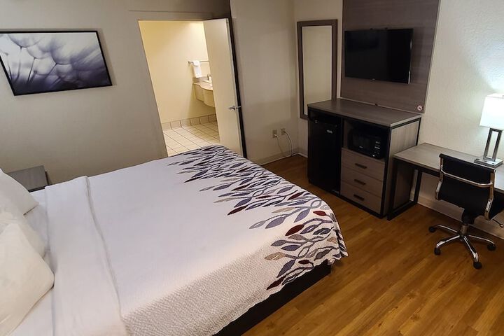 Red Roof Inn & Suites Cornelius – Lake Norman