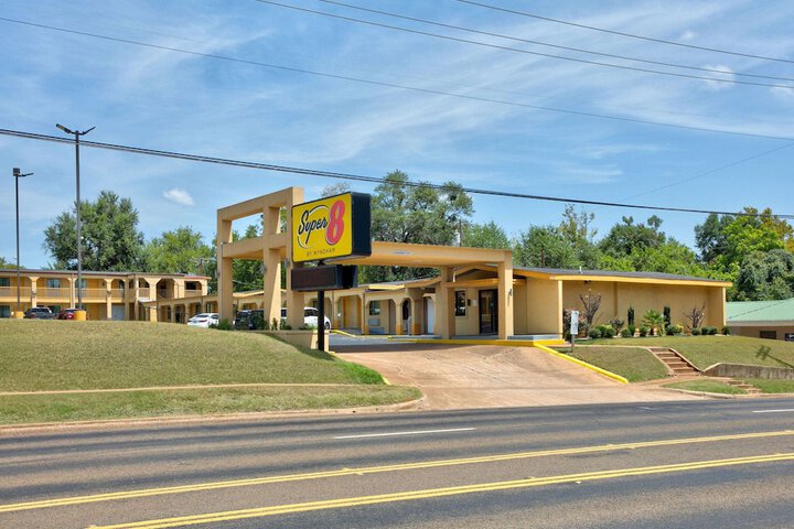 Super 8 by Wyndham Palestine