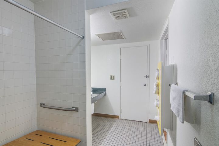 Room 17 of 40