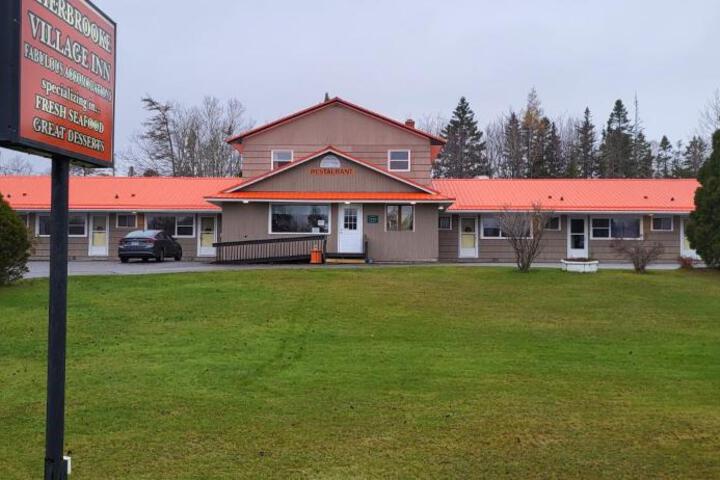 Sherbrooke Village Inn