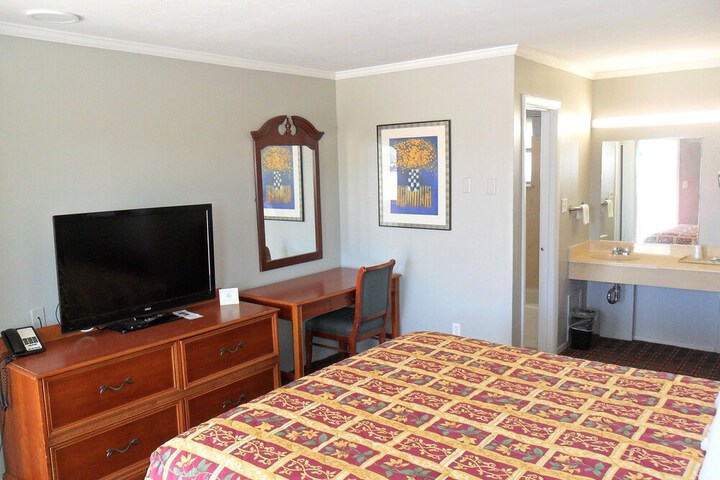 Room 25 of 41