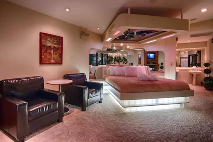 Room 16 of 42