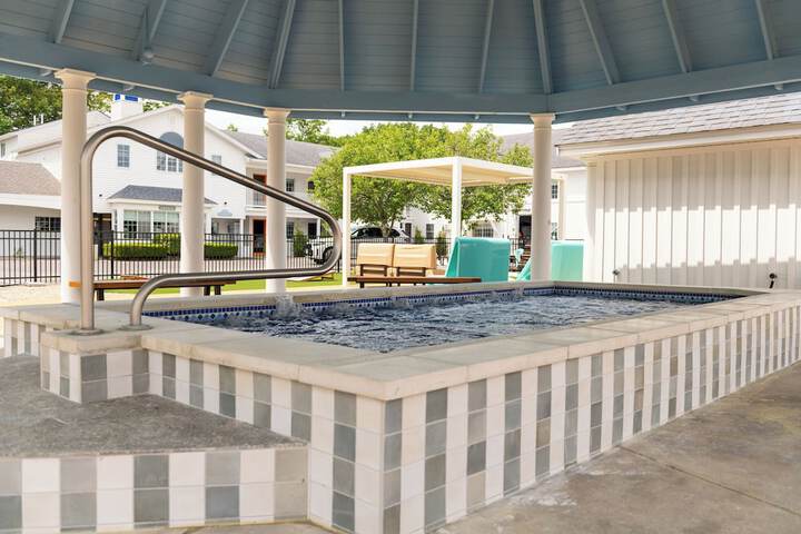 Driftaway Hotel and Pool
