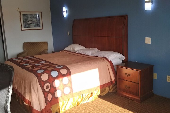 Room 4 of 10