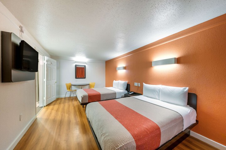 Motel 6 Dallas TX - Farmers Branch
