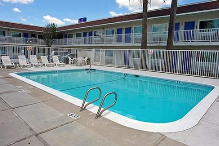 Pool 14 of 41