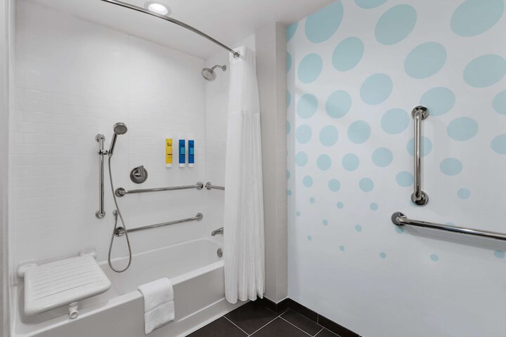 Room 11 of 24