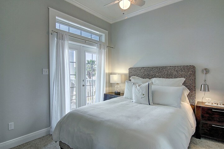 Room 16 of 28