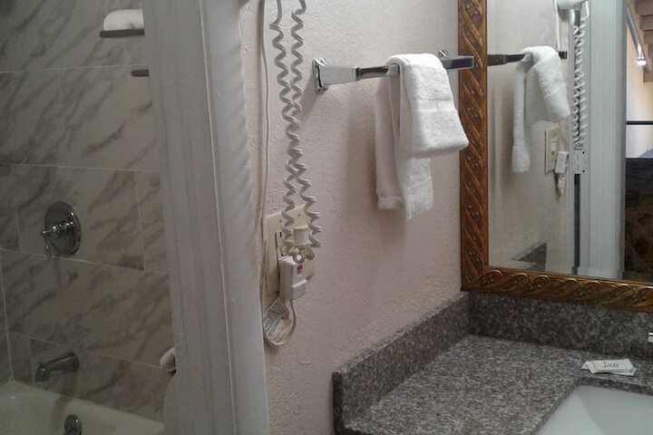 Room 10 of 25