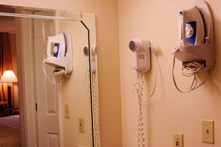 Room 16 of 28