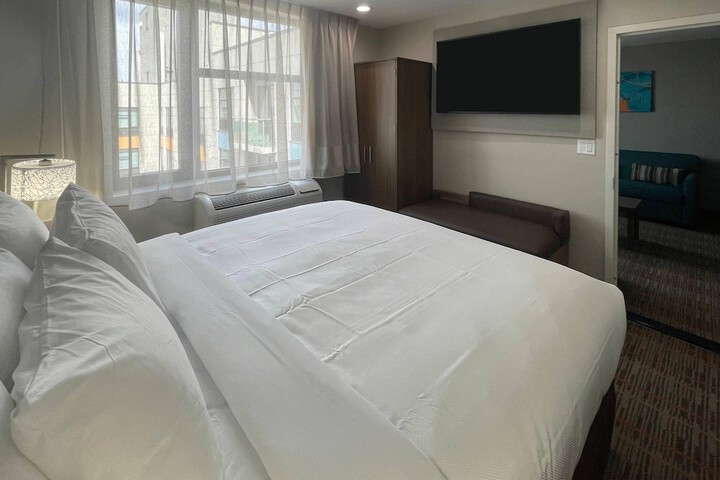 MainStay Suites Bronx - Belmont