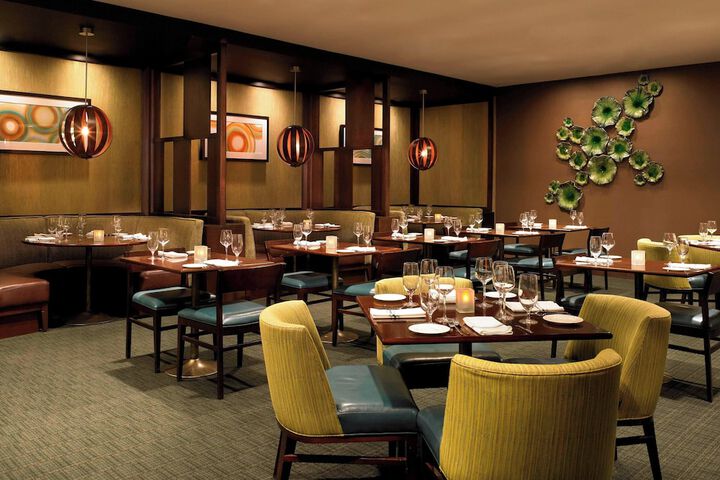 Dining 43 of 47