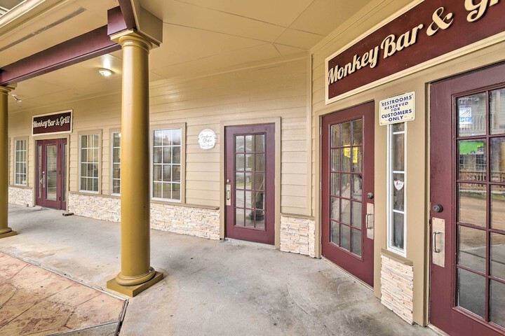 Apt w / Balconies - Steps to Kemah Boardwalk!