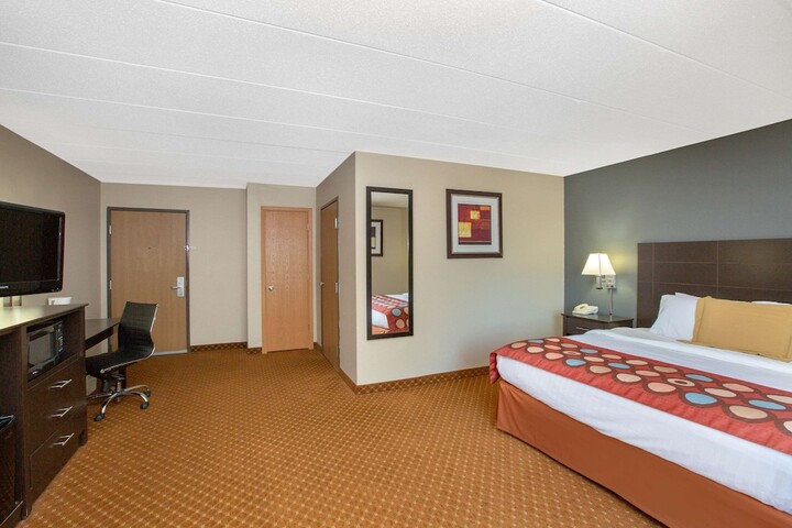 Room 9 of 25