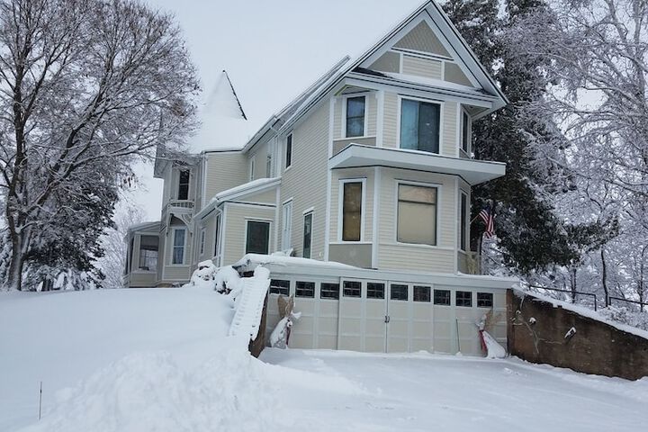 Oaklawn Inn LLC