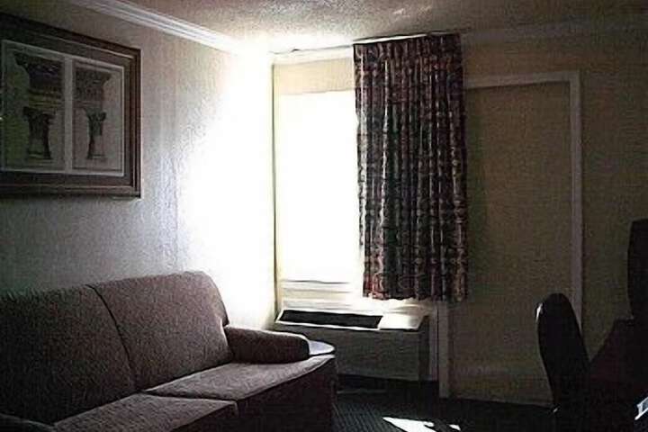 Budget Inn & Suites