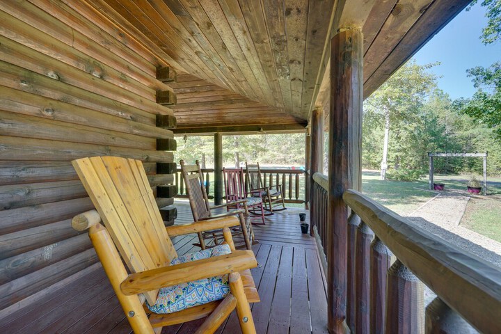Secluded Broken Bow Cabin w / Fire Pit and Deck!