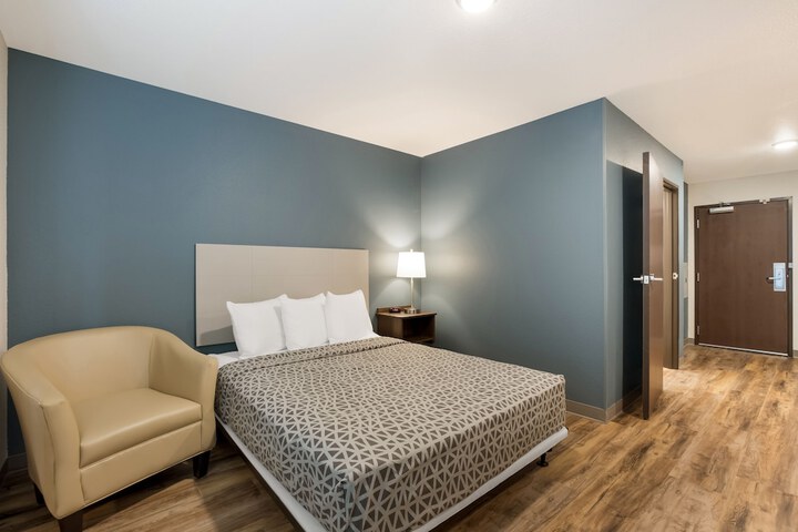 Room 6 of 30