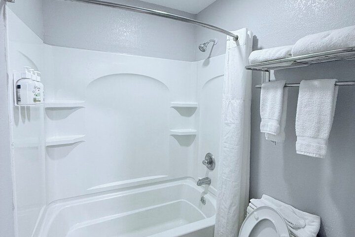 Room 6 of 19