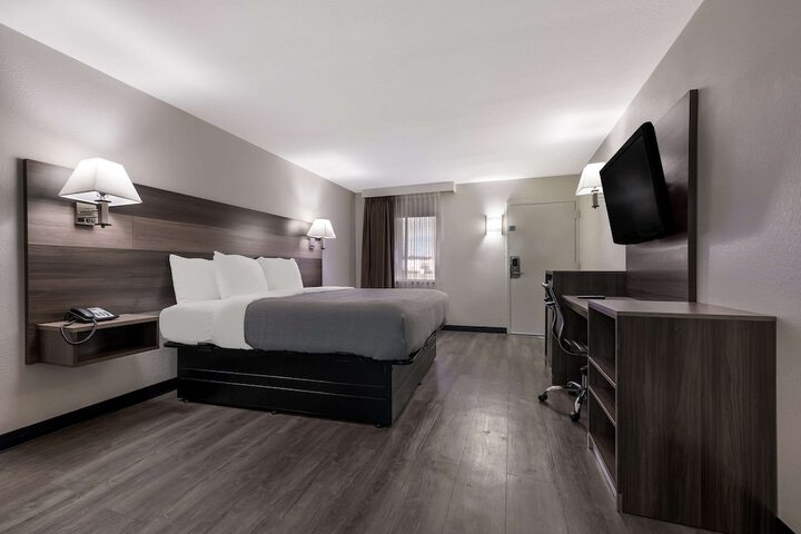 Room 15 of 30