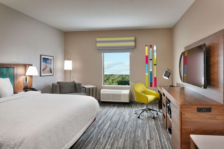 Room 33 of 48