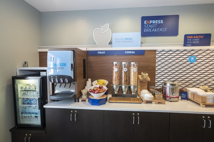 Holiday Inn Express Hotel & Suites Iron Mountain by IHG