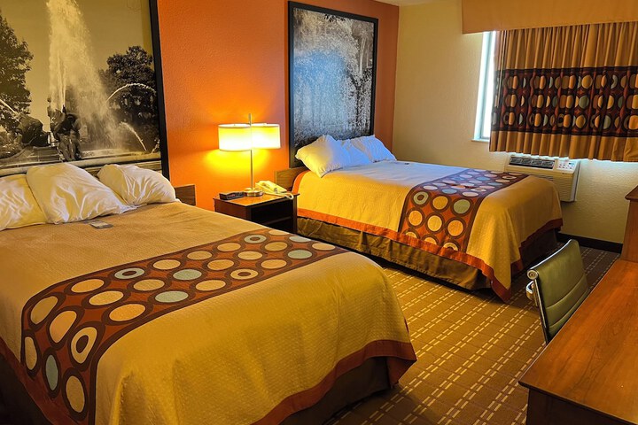Room 13 of 36