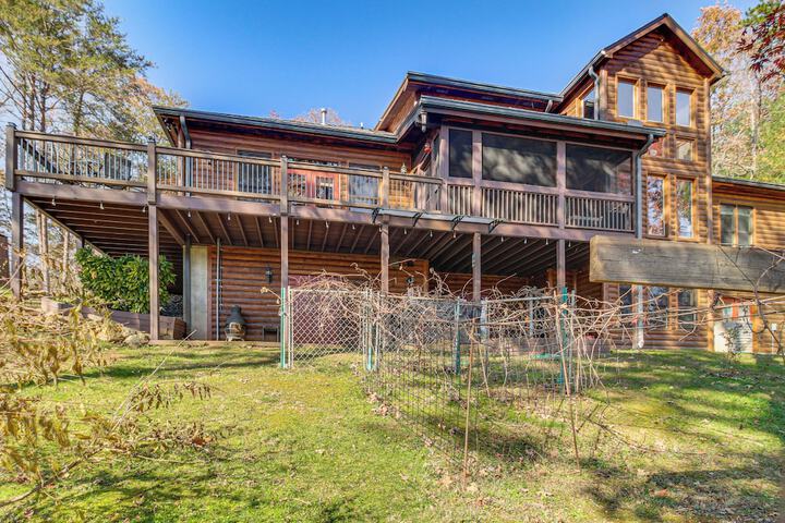 Ellijay Cabin Rental w / Hot Tub + Mountain Views!