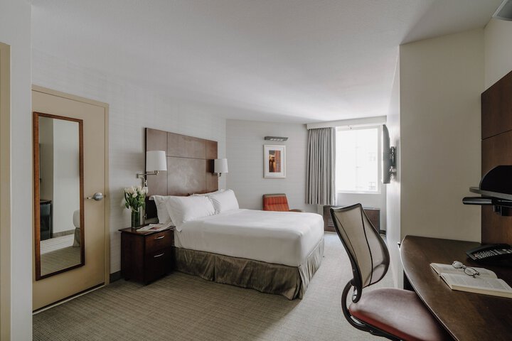 Room 33 of 61