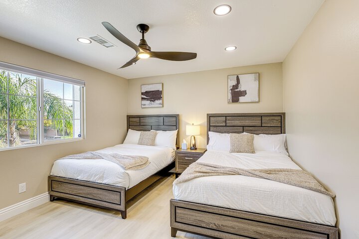 Mtn-view Gem w / Private Yard: Luxe Beaumont Home