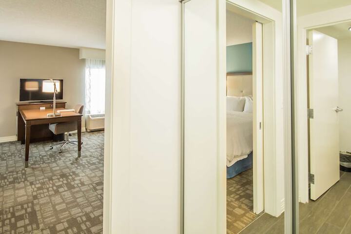Room 16 of 40